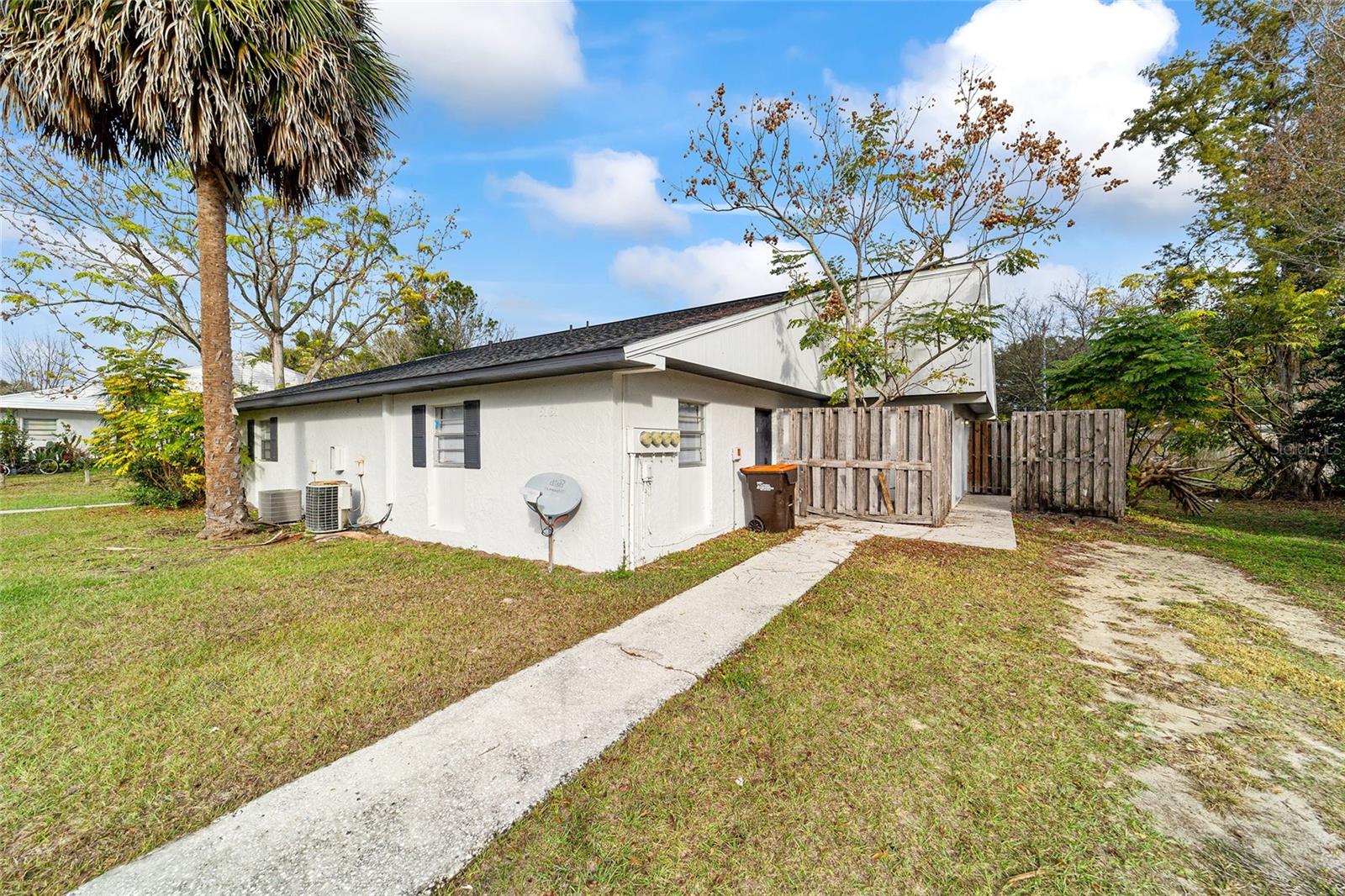 WHISPERING SANDS UN 01 - Residential Lease