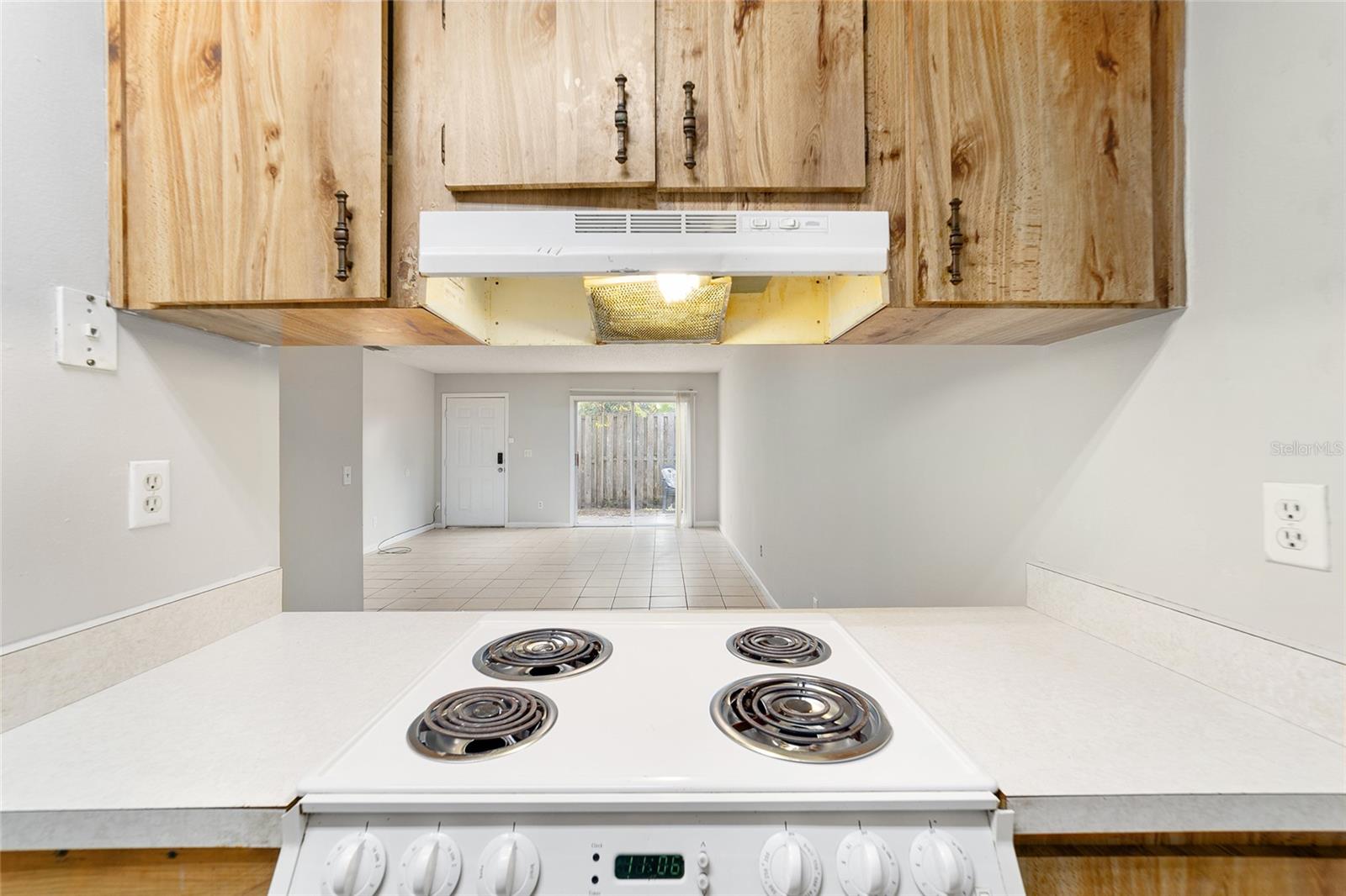 WHISPERING SANDS UN 01 - Residential Lease