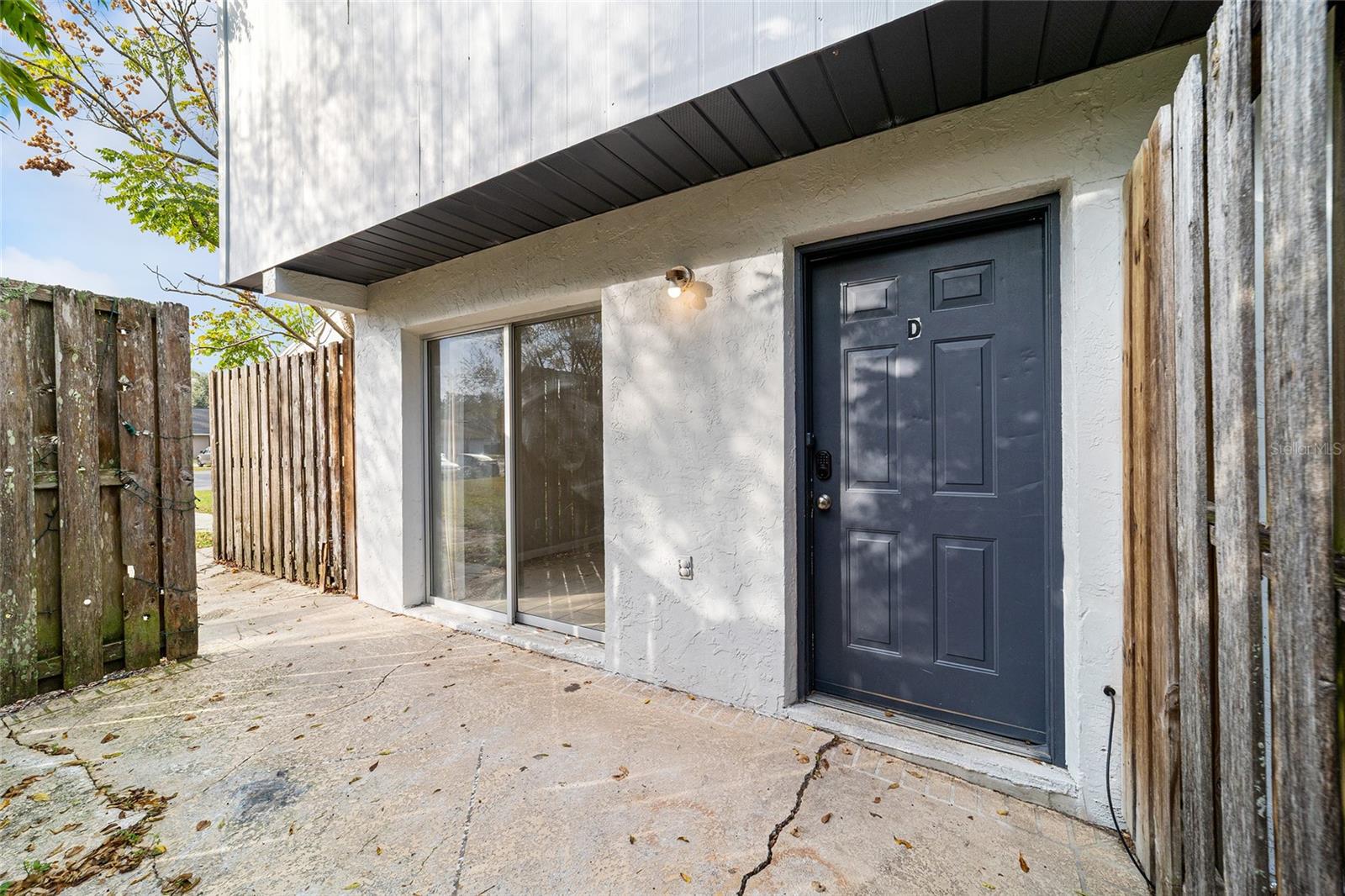 WHISPERING SANDS UN 01 - Residential Lease