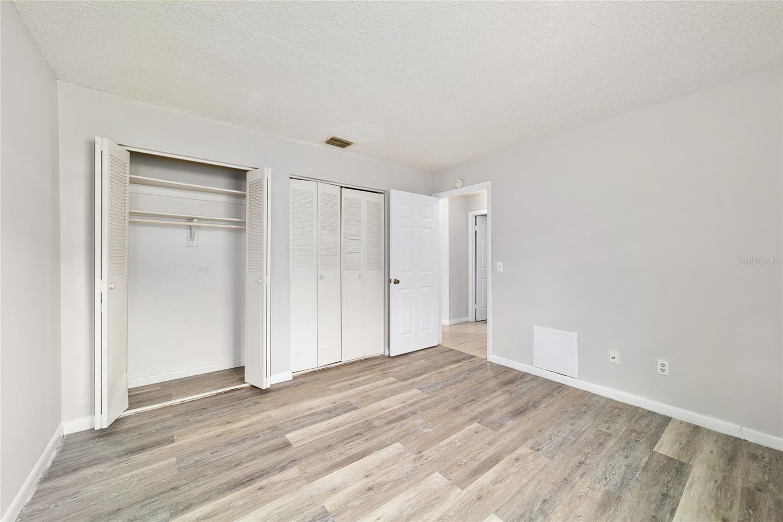 WHISPERING SANDS UN 01 - Residential Lease