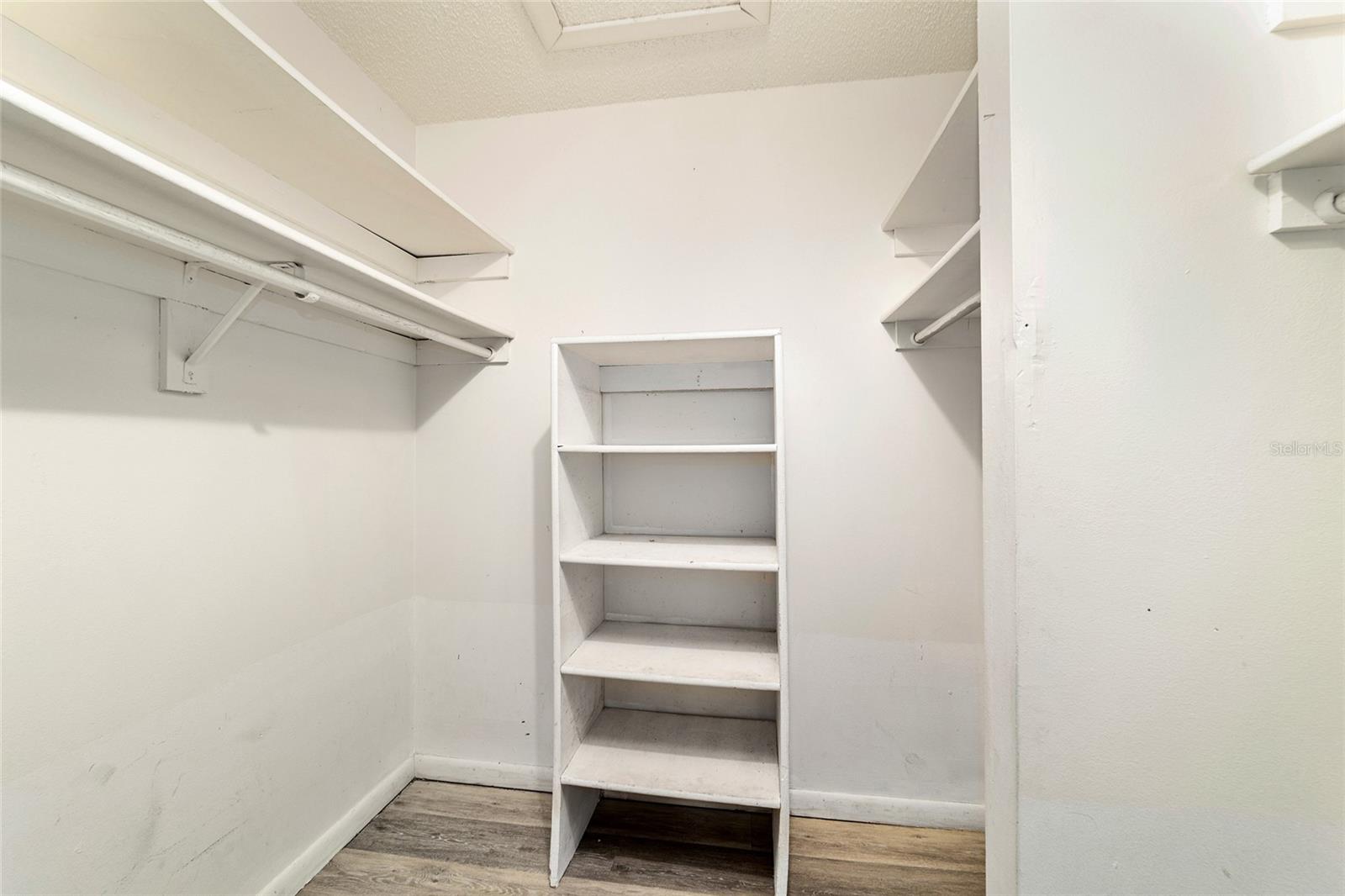 WHISPERING SANDS UN 01 - Residential Lease