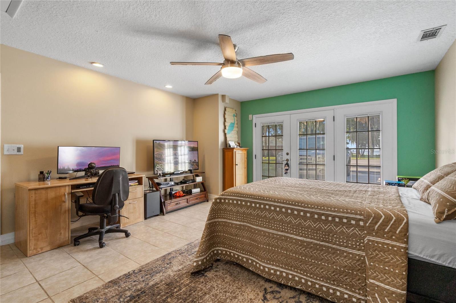 ROD N REEL CLUB - Residential