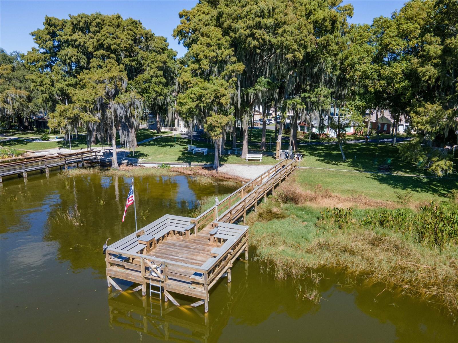 ROD N REEL CLUB - Residential