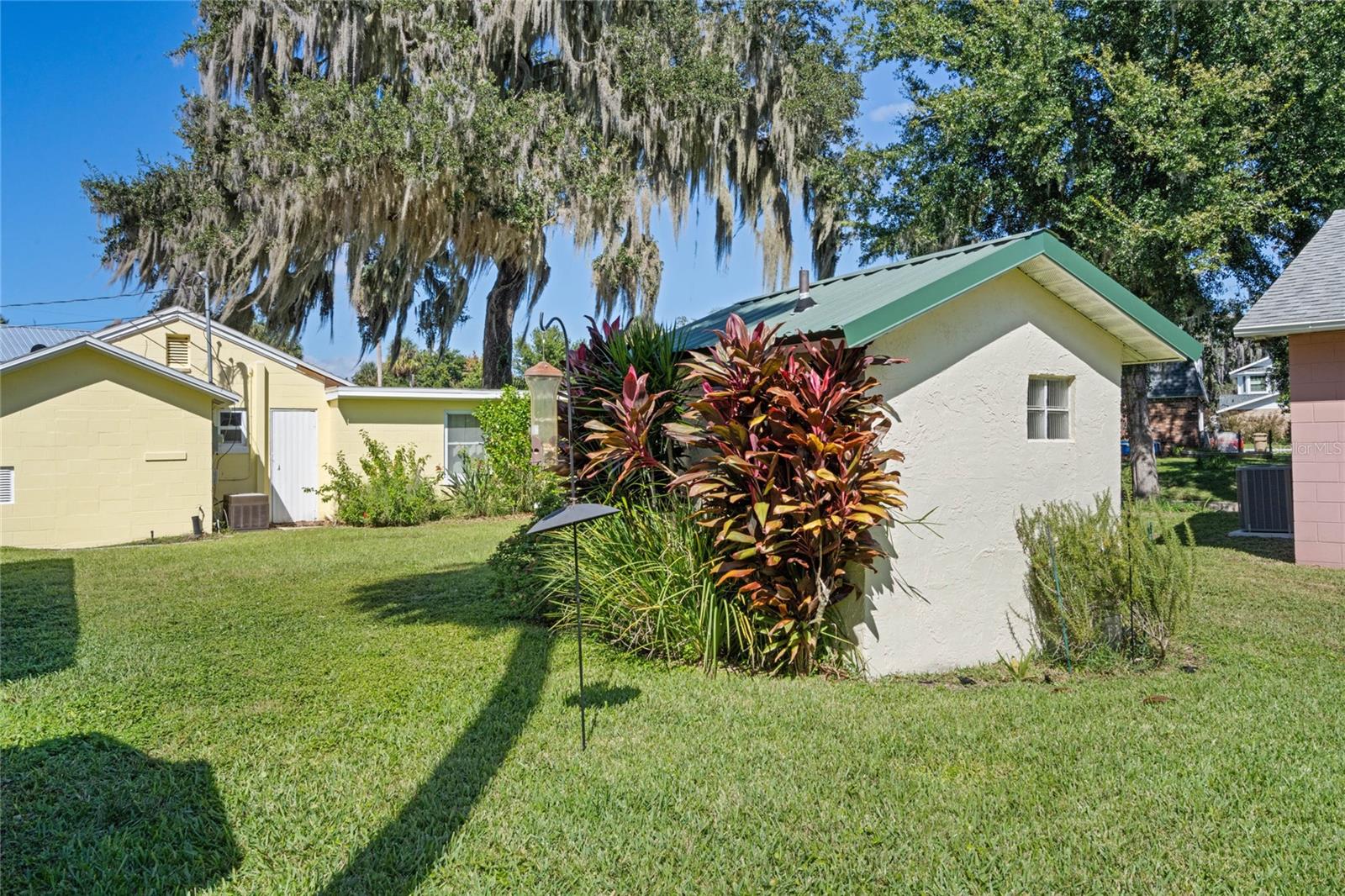 ROD N REEL CLUB - Residential