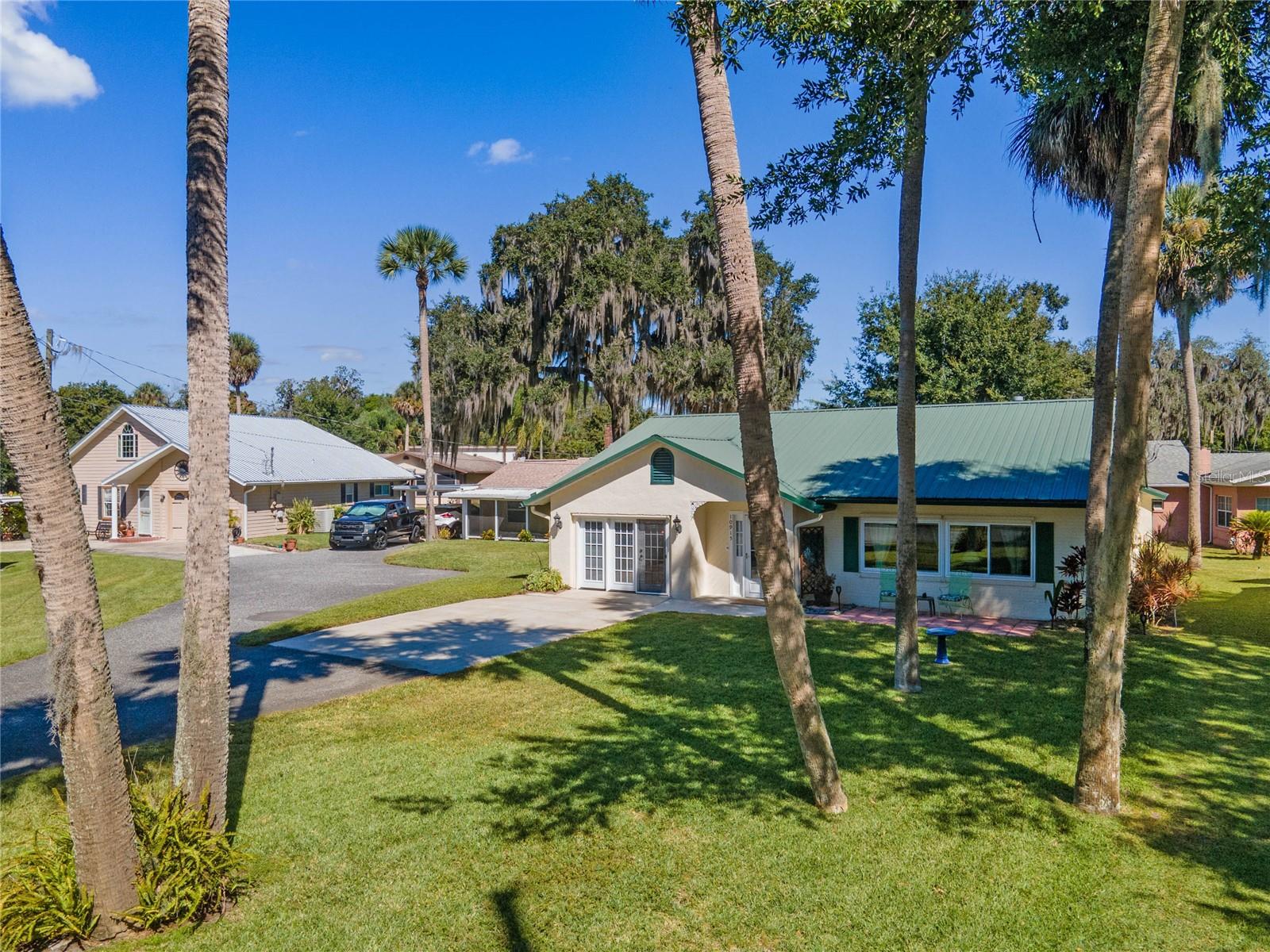 ROD N REEL CLUB - Residential