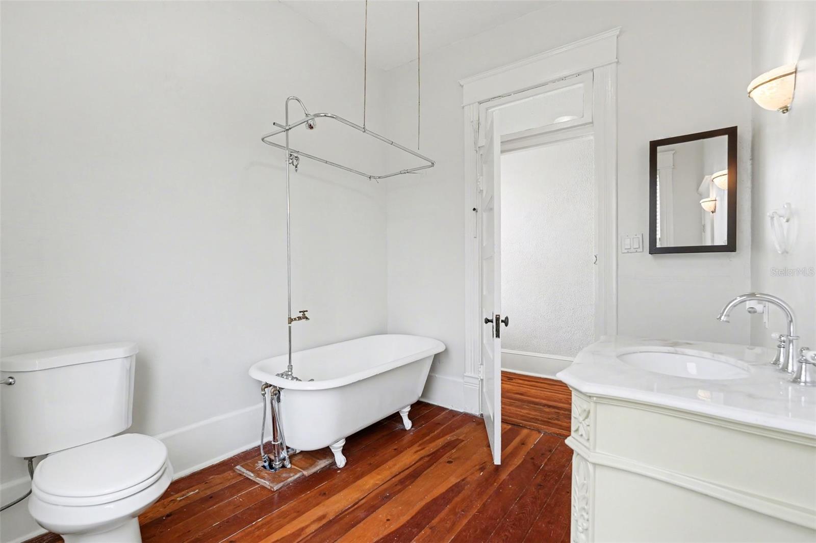 MAC FARLANE HUGH C SUB - Residential