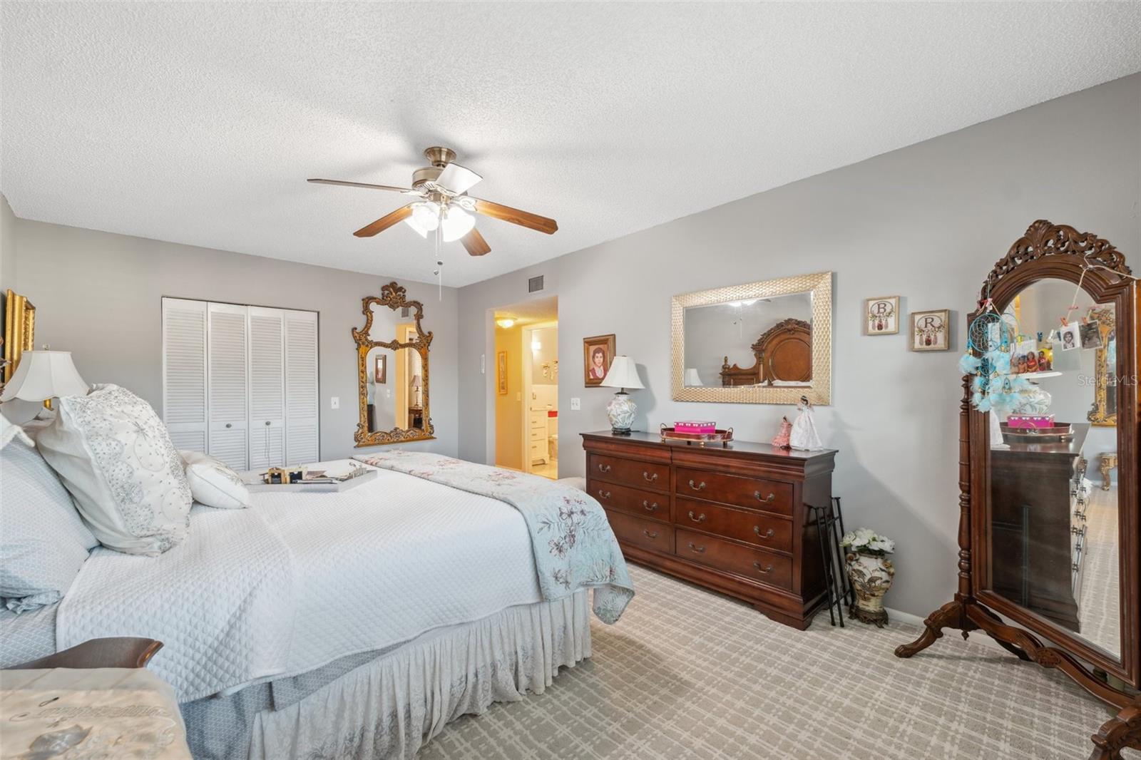 ON TOP OF THE WORLD - Residential