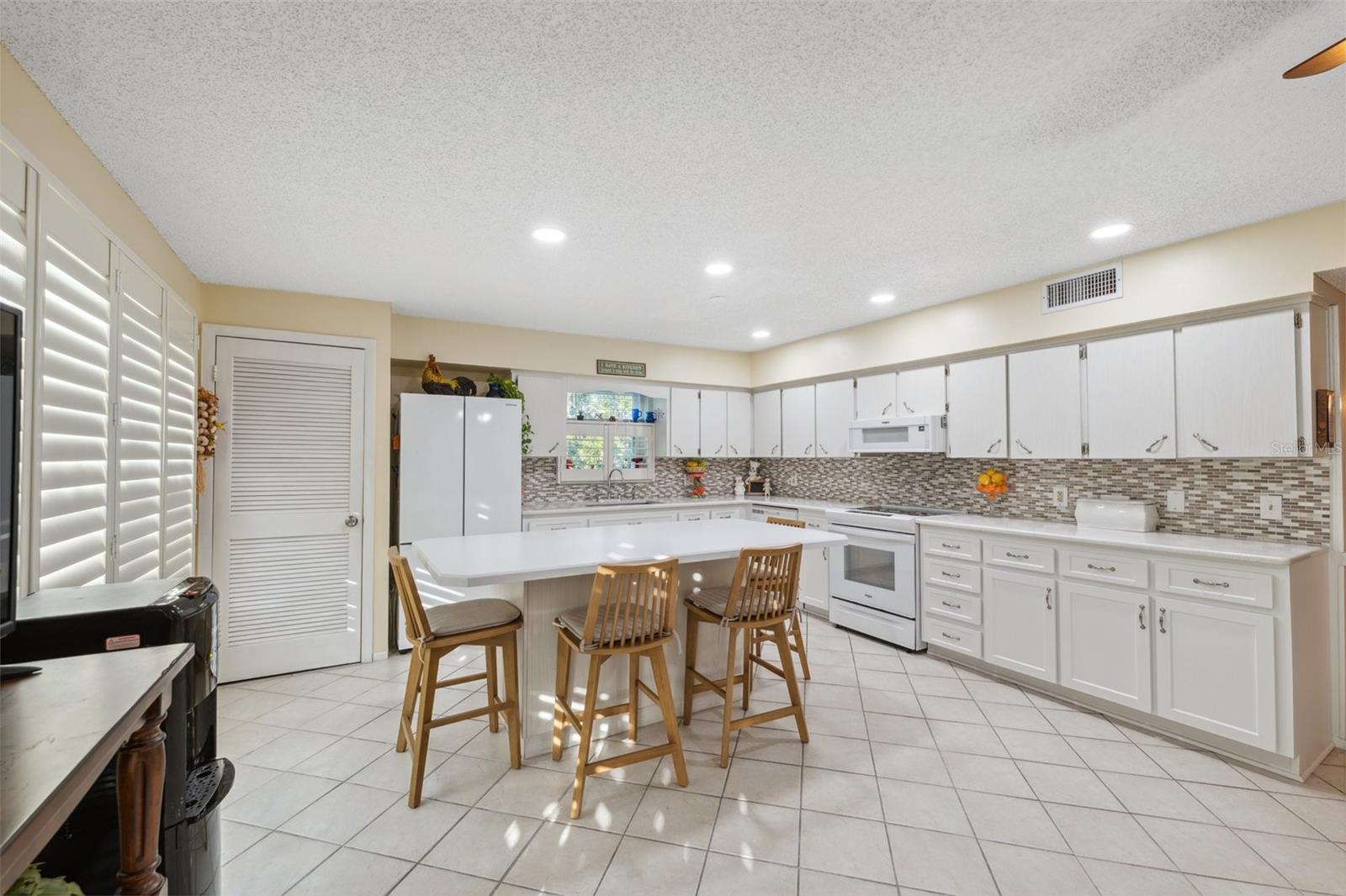 ON TOP OF THE WORLD - Residential