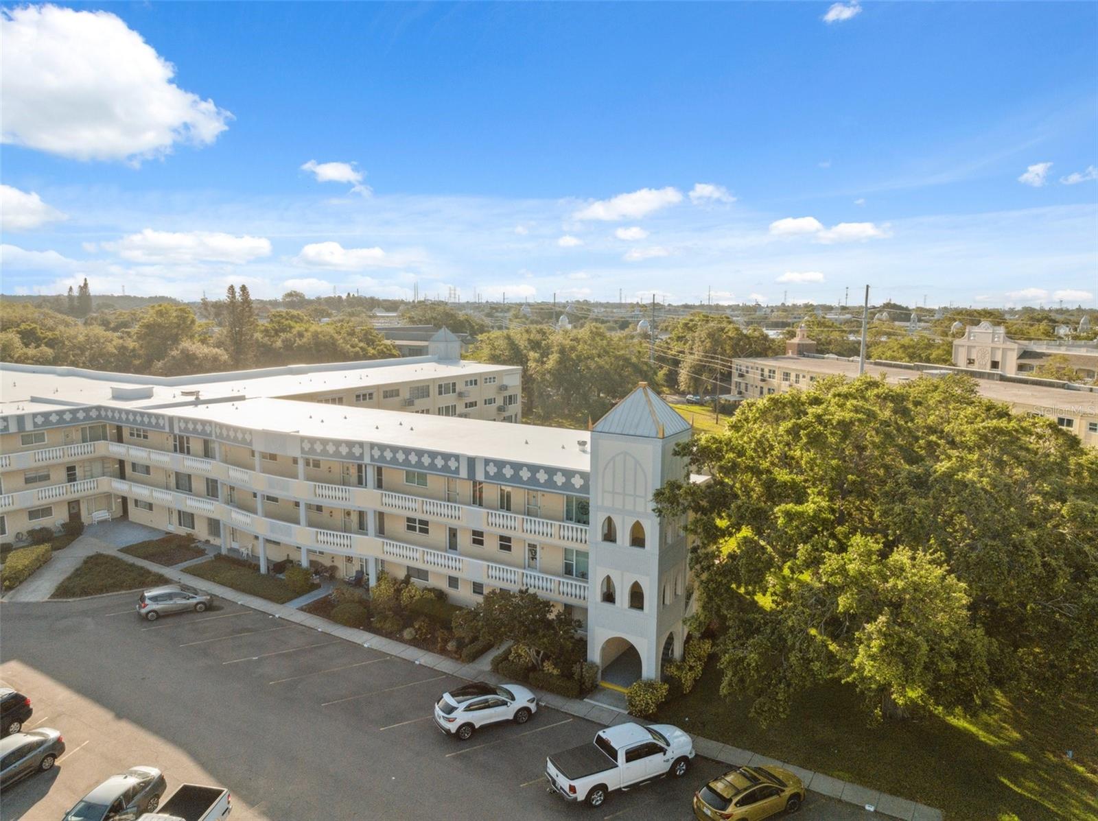 ON TOP OF THE WORLD - Residential