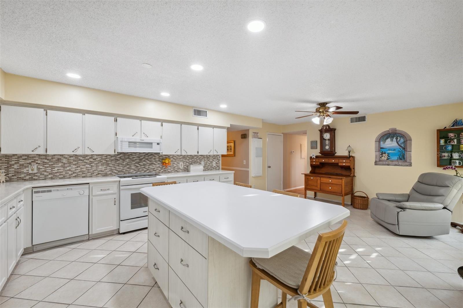 ON TOP OF THE WORLD - Residential