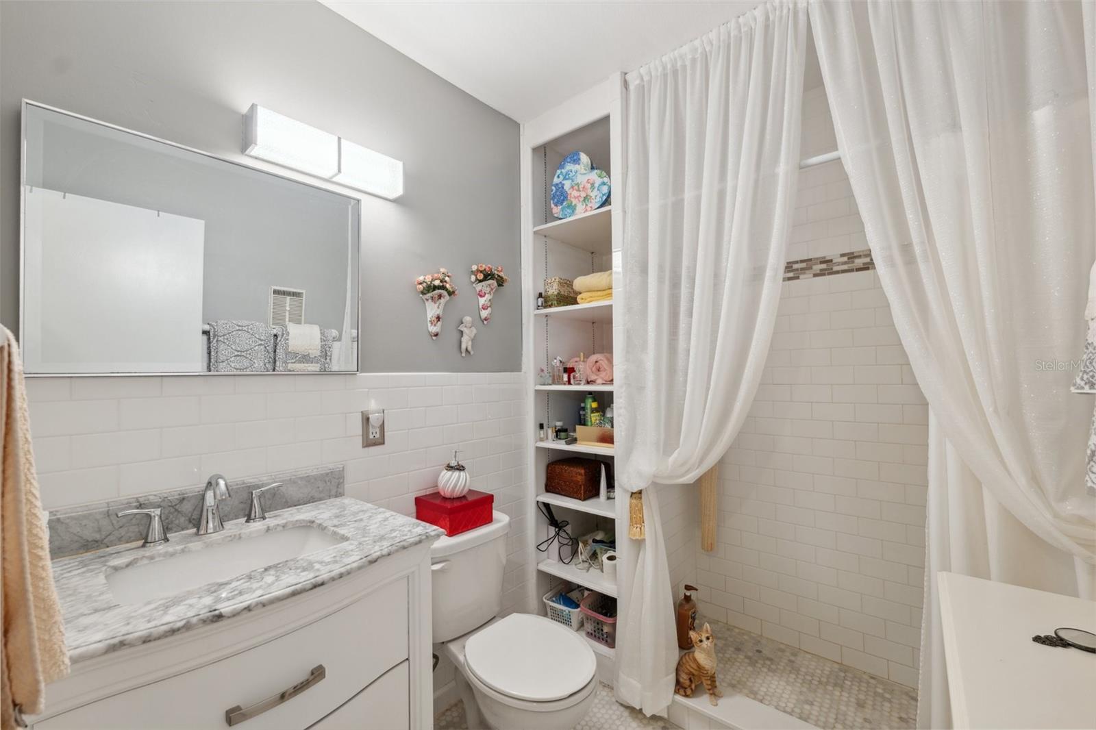 ON TOP OF THE WORLD - Residential