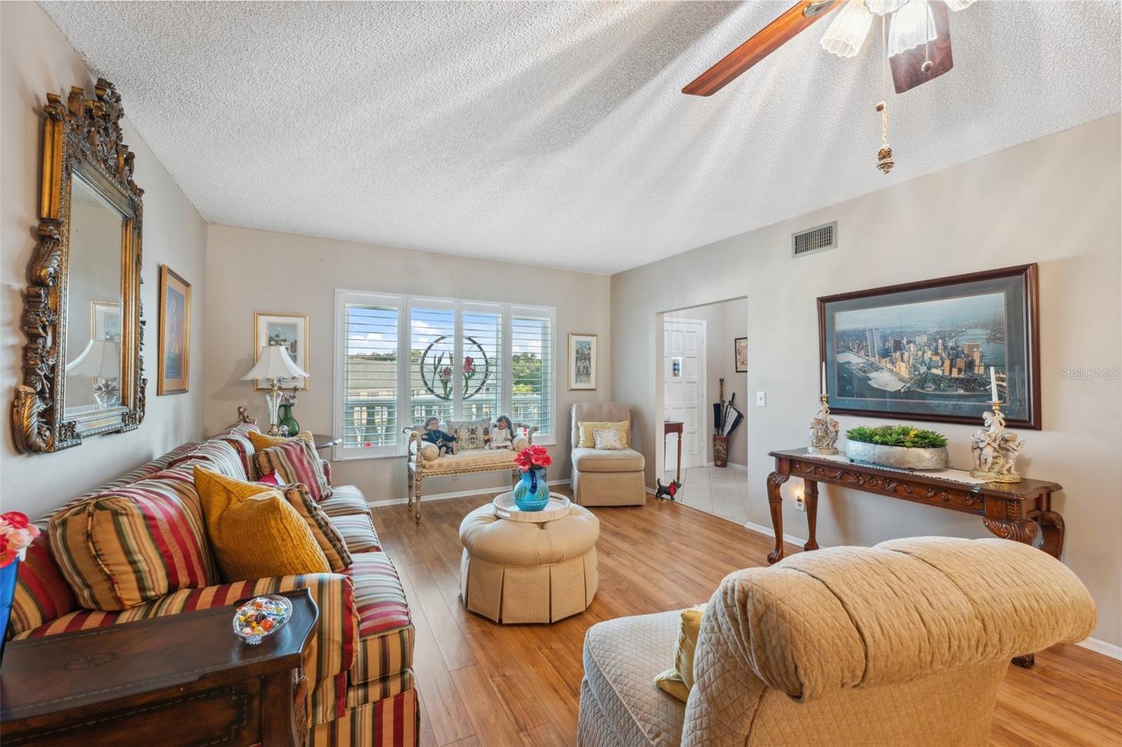 ON TOP OF THE WORLD - Residential