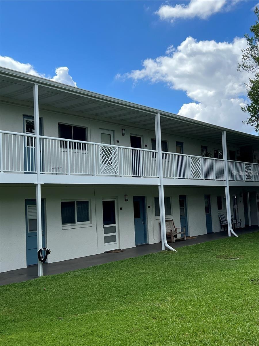 This updated unit offers a wonderful opportunity to experience the best of College Park and Downtown Orlando. The kitchen has been recently renovated with granite countertops and new stainless steel appliances, and the entire unit has been freshly painted.
It's an ideal living space for professionals or persons attending one of the Downtown campuses. Residents can enjoy a screen-enclosed pool and a beautiful garden area with barbecue grills. This is a quiet and serene community, with most units being owner-occupied.
Please note that HOA Tenant Approval is required, and a non-refundable $100 application fee is payable directly to the HOA by the tenant. Additionally, pets are not permitted by the association.