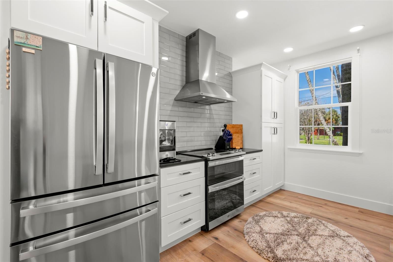 MANDALAY SUB - Residential Lease