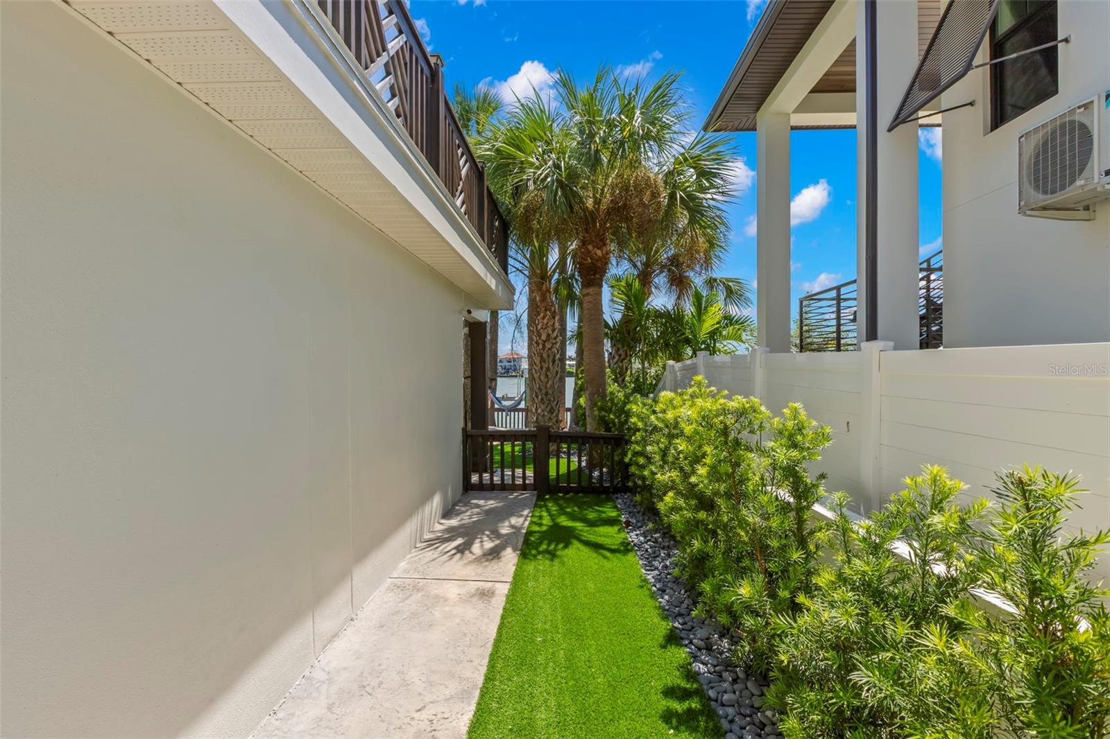 MANDALAY SUB - Residential Lease