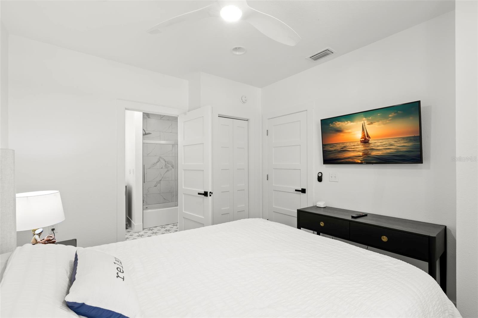 MANDALAY SUB - Residential Lease