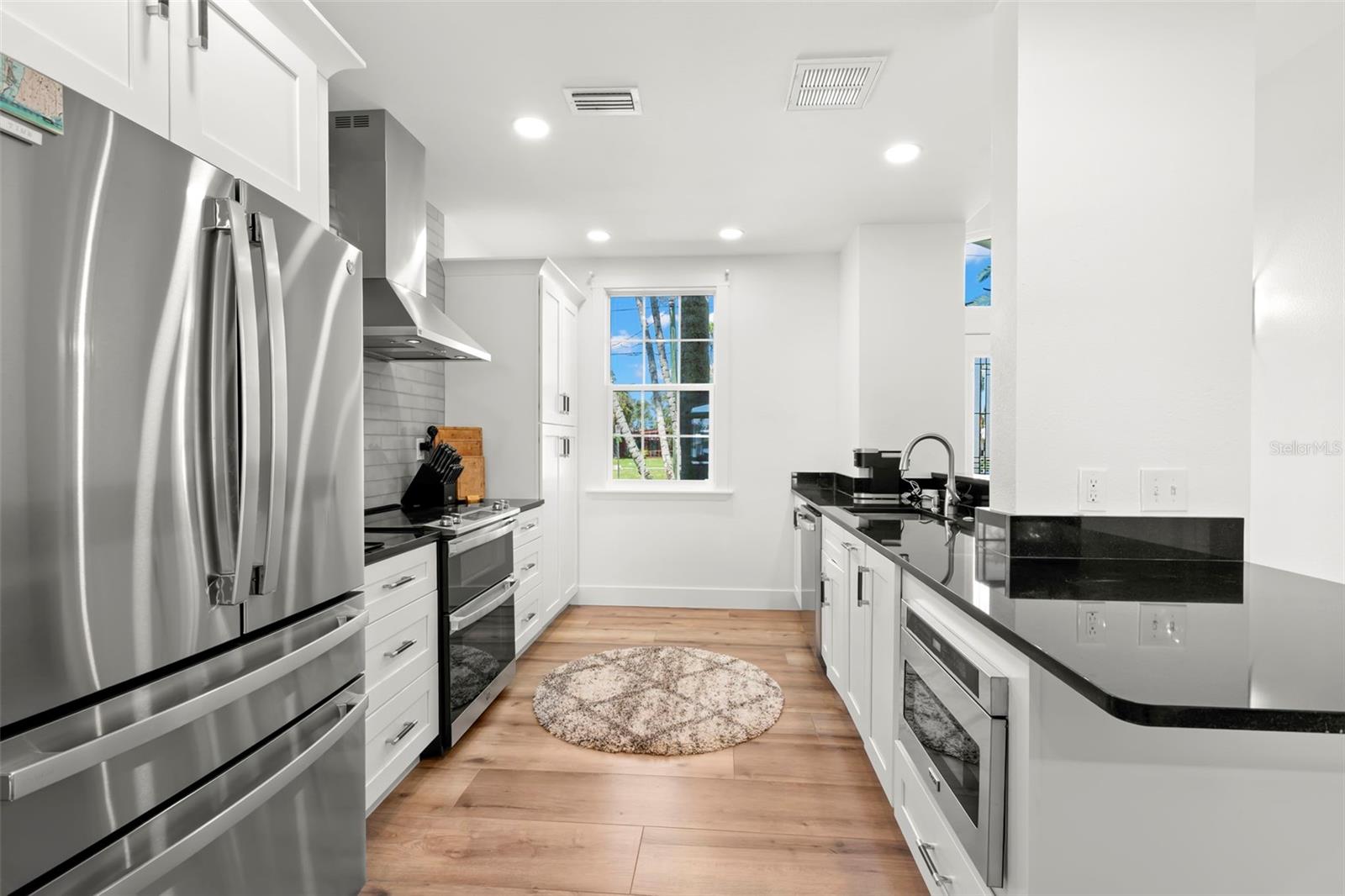 MANDALAY SUB - Residential Lease