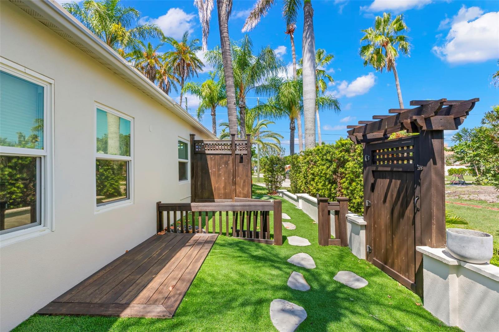 MANDALAY SUB - Residential Lease