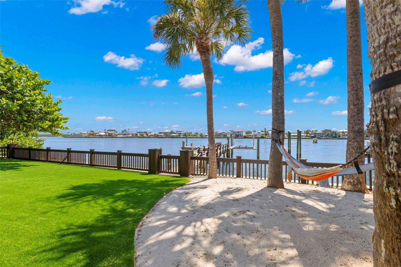 MANDALAY SUB - Residential Lease