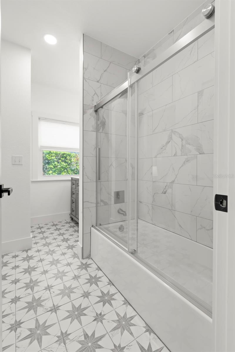 MANDALAY SUB - Residential Lease