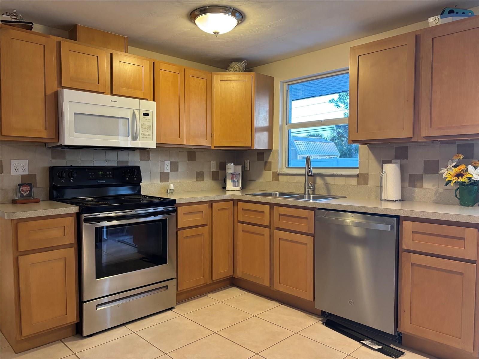 231 LAKEVIEW LANE, ENGLEWOOD, FL, 34223 3 231 LAKEVIEW LANE