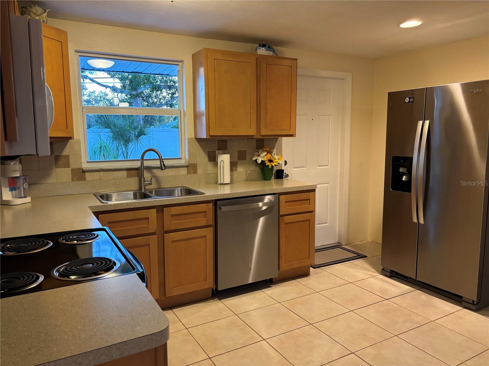 231 LAKEVIEW LANE, ENGLEWOOD, FL, 34223 4 231 LAKEVIEW LANE