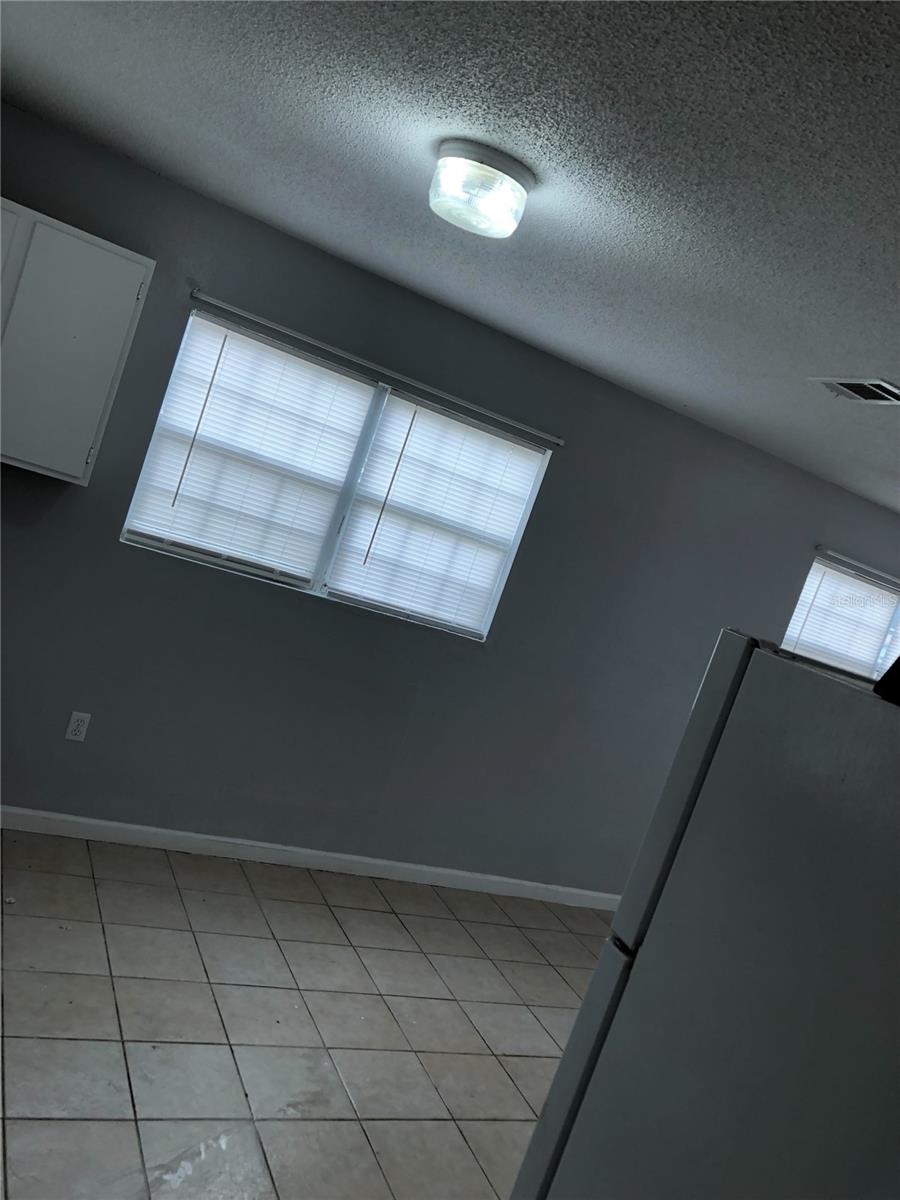 6212 MOCKINGBIRD LANE