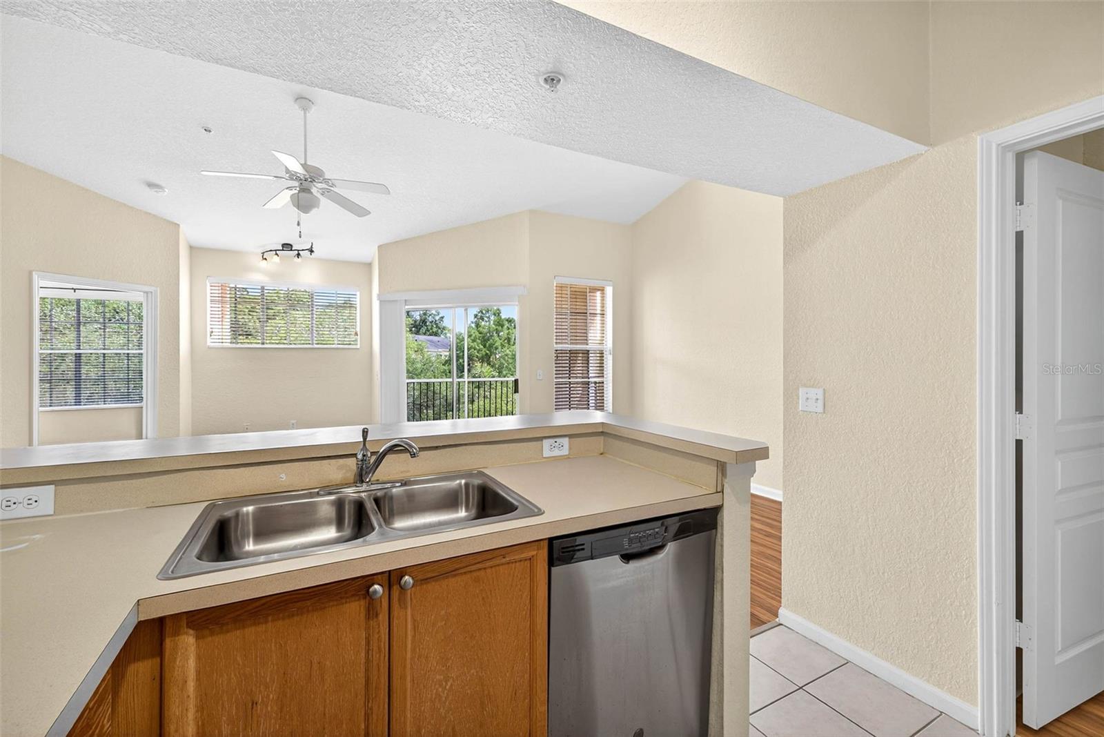 OXFORD PLACE AT TAMPA PALMS A - Residential Lease