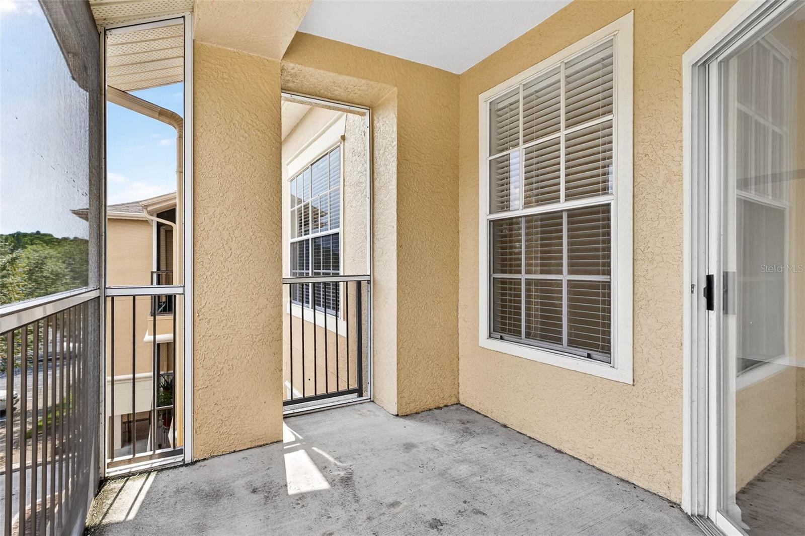 OXFORD PLACE AT TAMPA PALMS A - Residential Lease