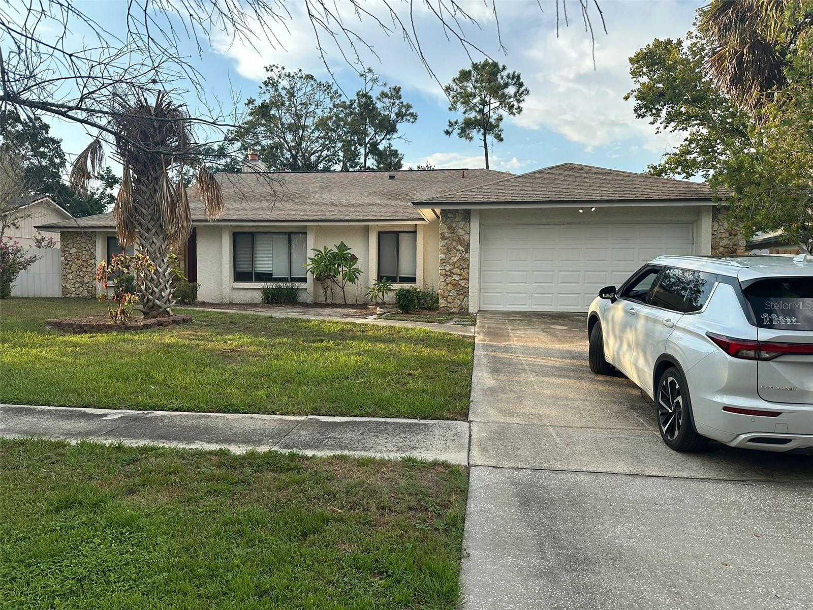 Available for immediate move-in! Charming 3-bedroom, 2-bathroom single-family home located in the highly desirable Dr. Phillips community. well-maintained home
Enjoy access to top-rated Dr. Phillips schools, upscale shopping, fine dining on Restaurant Row, and world-class attractions including Universal Orlando, Walt Disney World, and SeaWorld. Close to lakes, parks, and major highways for easy commuting.
Don't miss this opportunity – schedule your showing today!