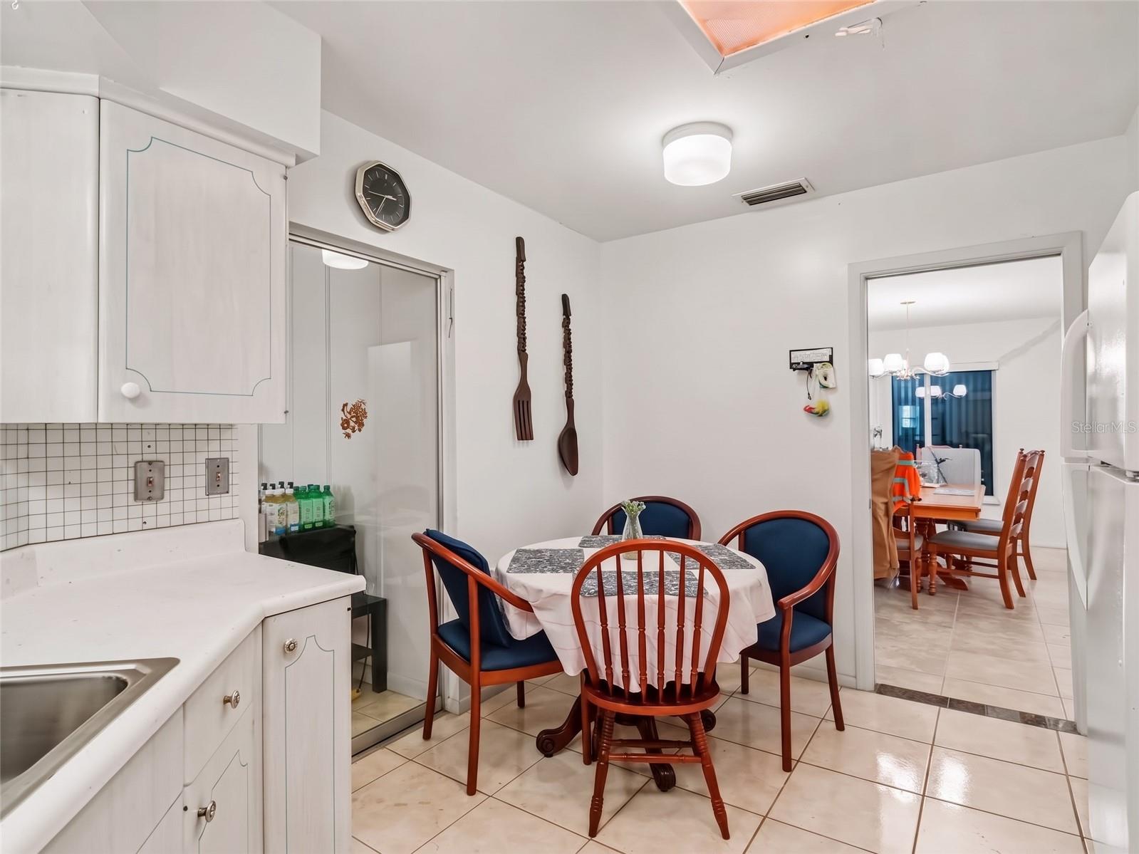 562 E TARPON BOULEVARD NW, PORT CHARLOTTE, FL, 33952 4 562 E TARPON BOULEVARD NW