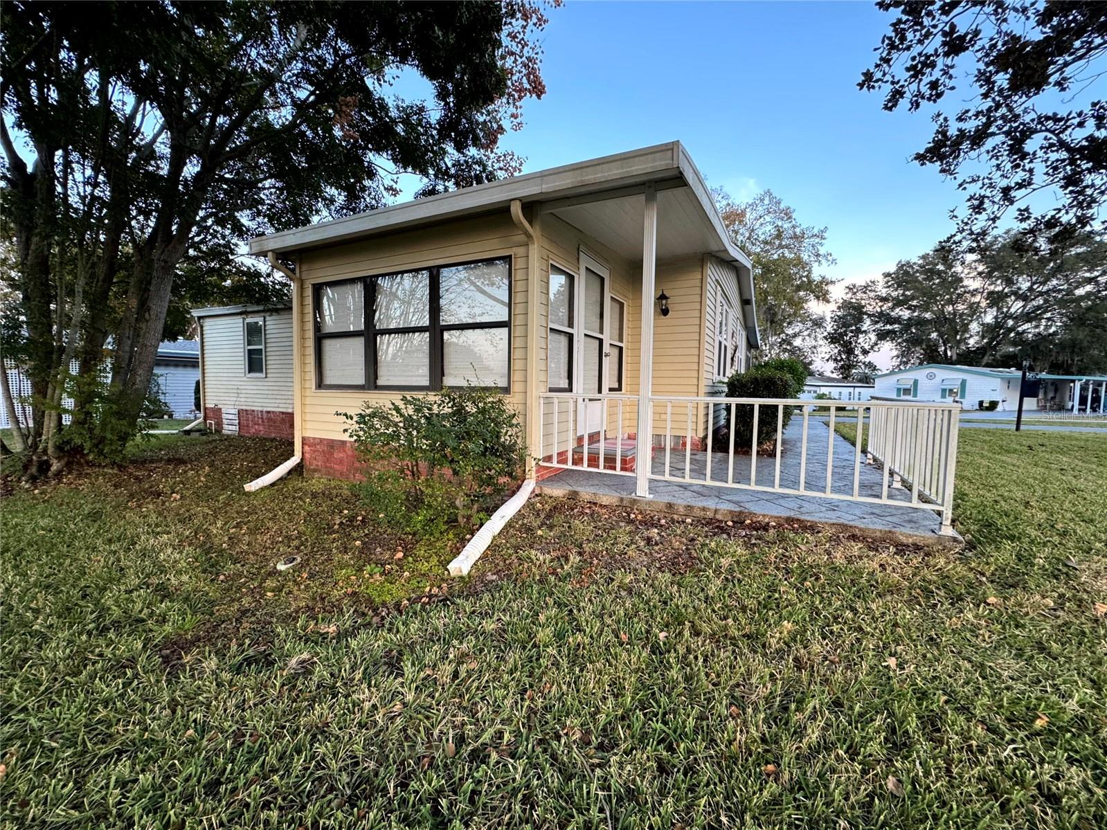 LADY LAKE ORANGE BLOSSOM GARDENS UNIT 09 - Residential