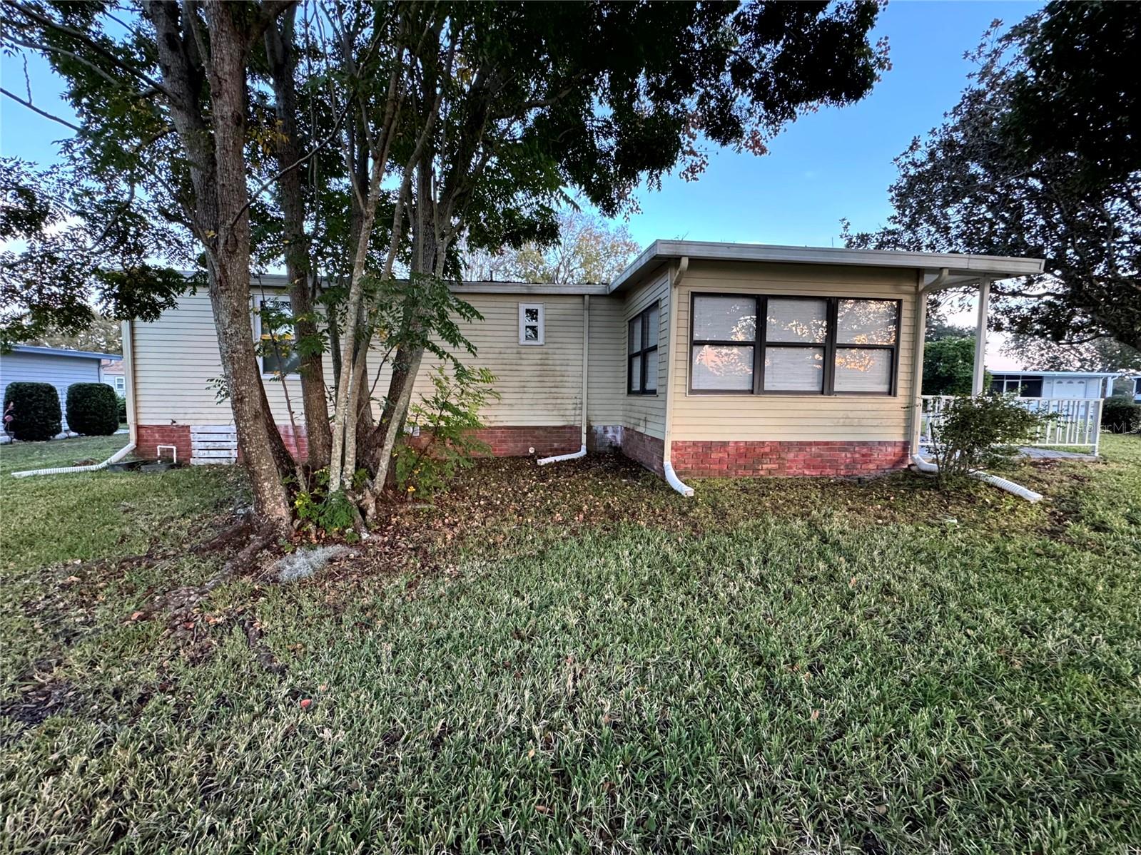 LADY LAKE ORANGE BLOSSOM GARDENS UNIT 09 - Residential