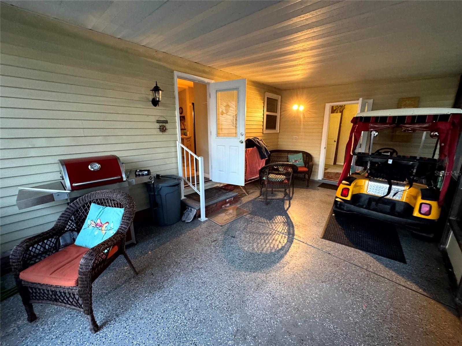 LADY LAKE ORANGE BLOSSOM GARDENS UNIT 09 - Residential