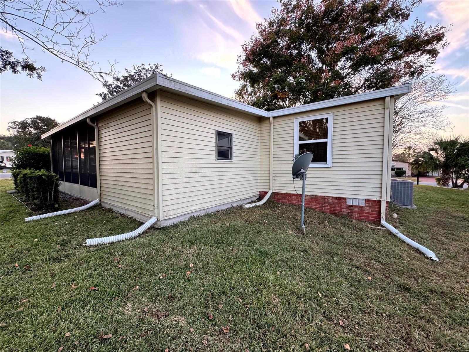 LADY LAKE ORANGE BLOSSOM GARDENS UNIT 09 - Residential