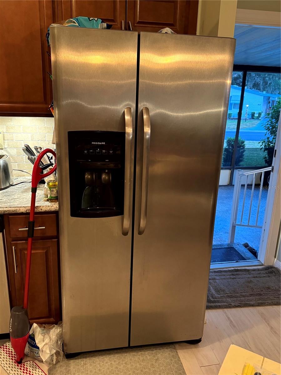 LADY LAKE ORANGE BLOSSOM GARDENS UNIT 09 - Residential