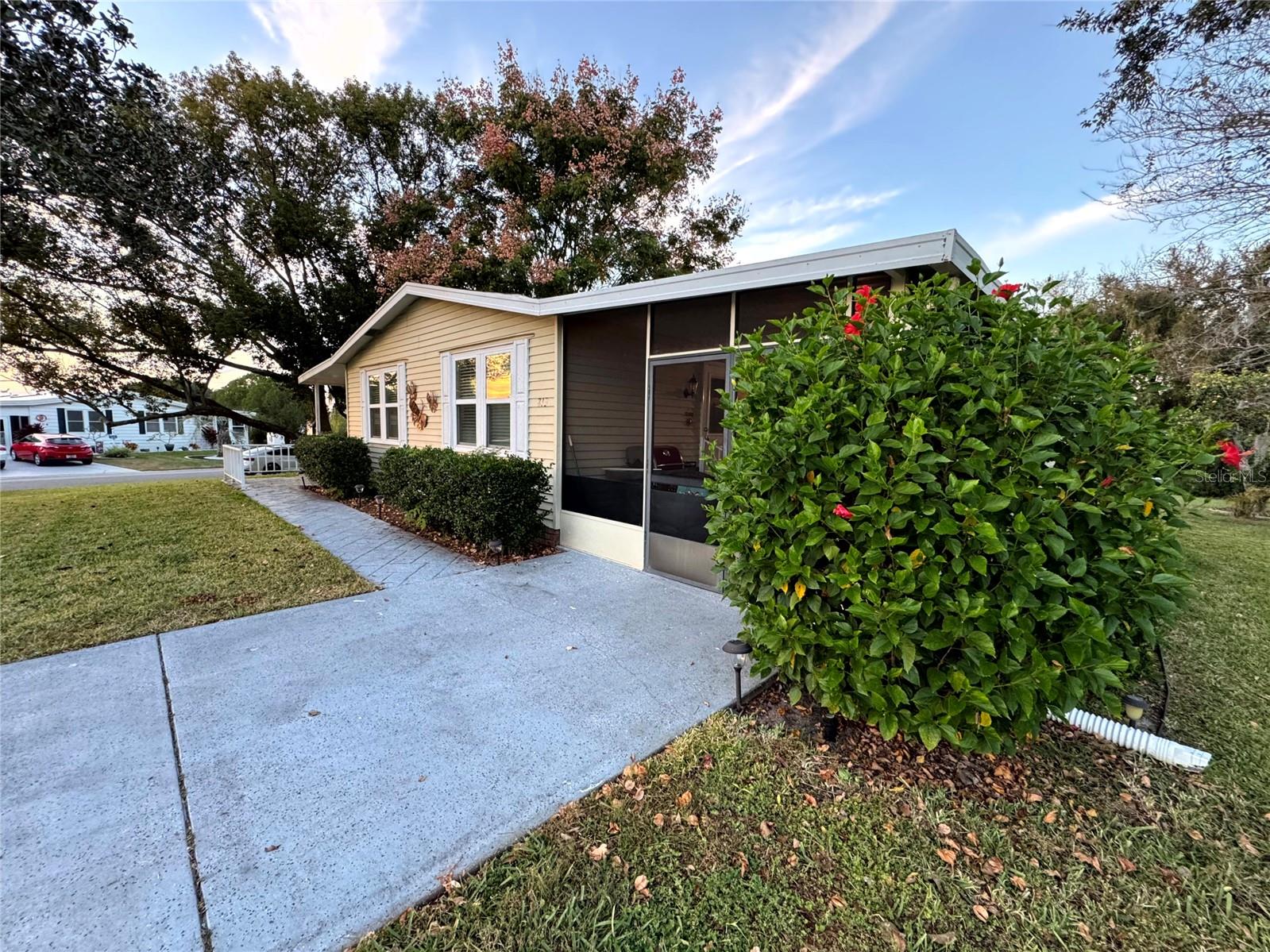LADY LAKE ORANGE BLOSSOM GARDENS UNIT 09 - Residential