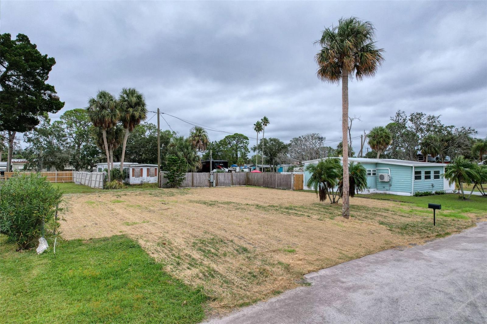 EDGEWATER GARDENS - Land