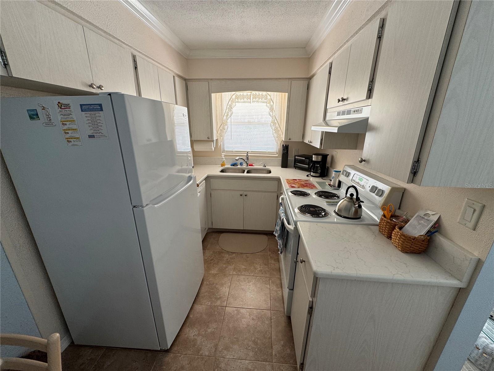 MANOR HOUSE SOUTH - Residential Lease