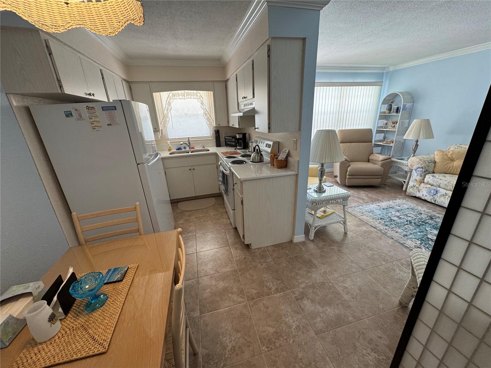 MANOR HOUSE SOUTH - Residential Lease