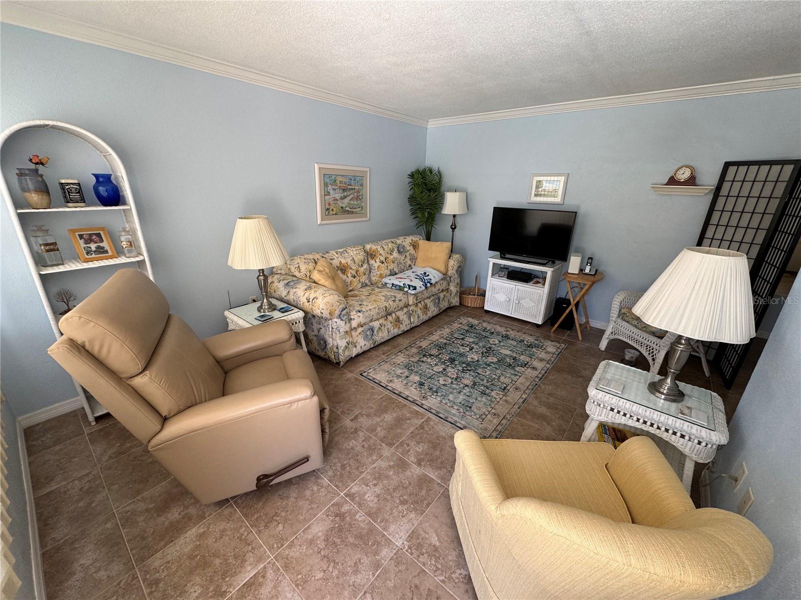 MANOR HOUSE SOUTH - Residential Lease