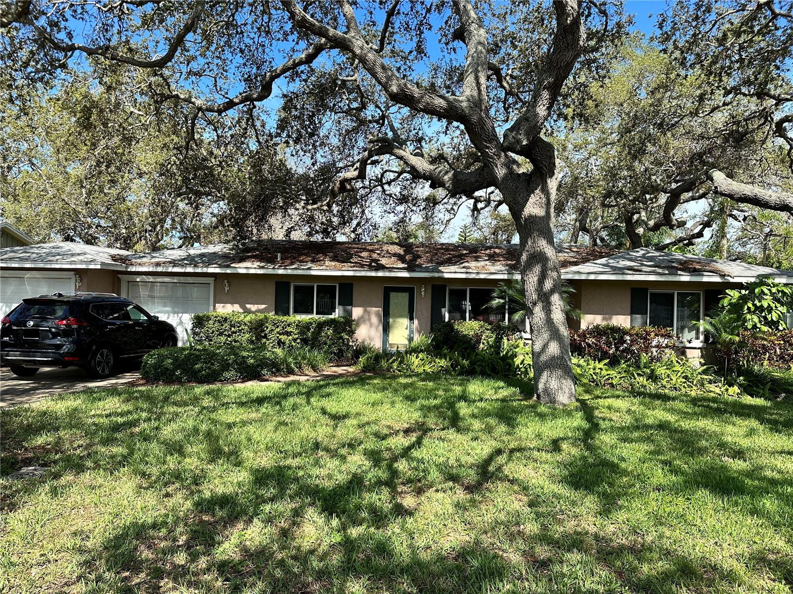 Investor special: cash or hard money only. The property is high and dry, not in a flood zone, and in a non-evacuation area, with
no flooding during last year's hurricanes. This 3-bedroom, 3-bath home offers over 1,600 square feet of living space with a
private pool, located in a well-established Largo neighborhood. Centrally located, it's just a short drive to the beaches, St. Pete,
and Clearwater, making it an ideal investment opportunity.