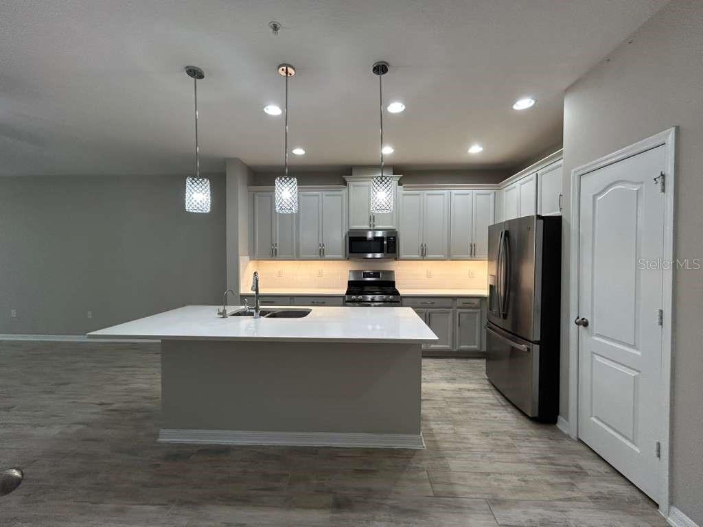 204 RUSTIC LOOP