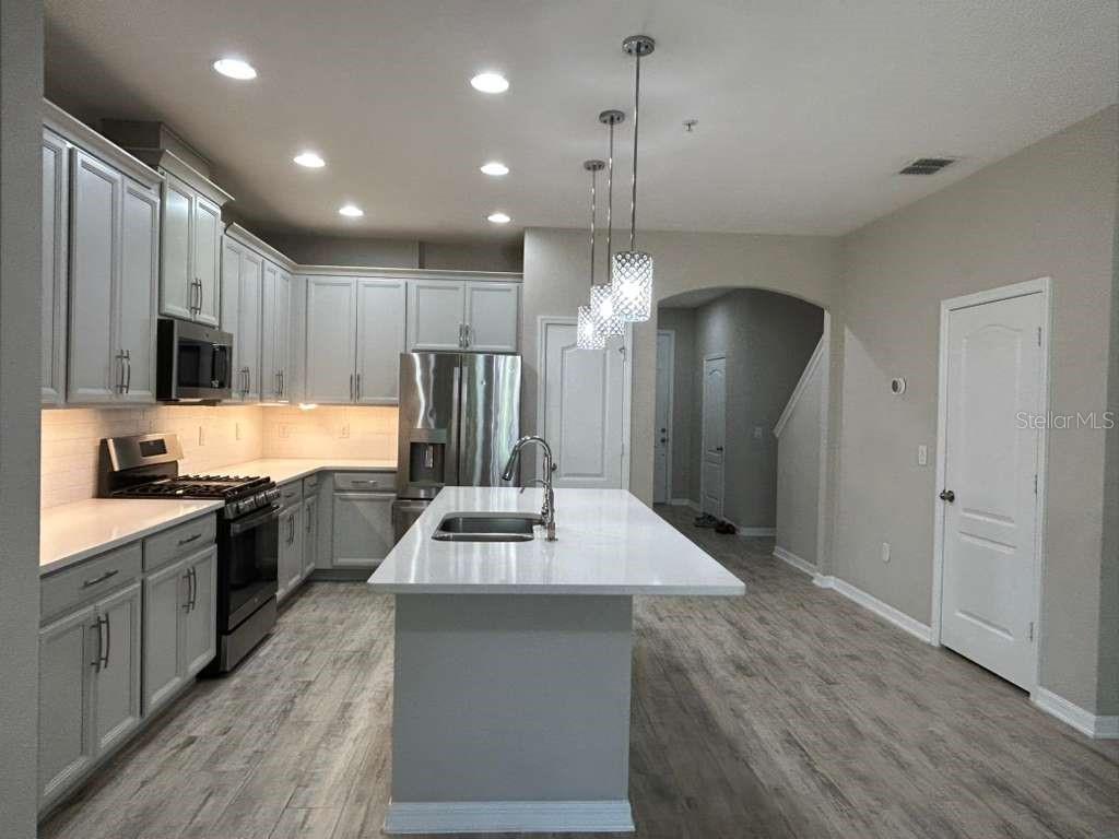 204 RUSTIC LOOP
