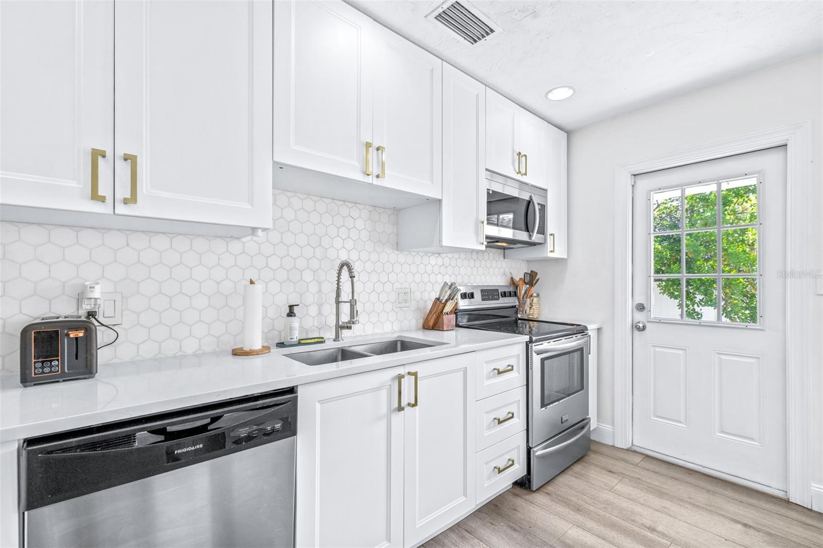 SIRMONS ESTATES - Residential