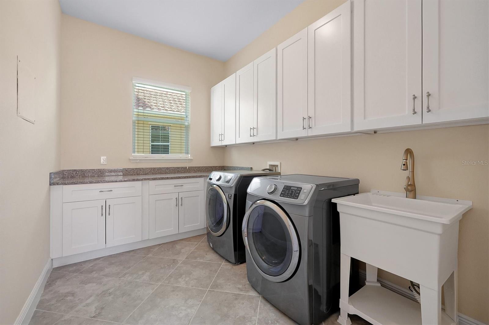BELLALAGO PH 6H & 6I - Residential
