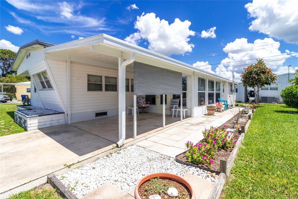 Photo of 508 50th Avenue Plaza W, Bradenton, FL 34207 (MLS # A4684354)