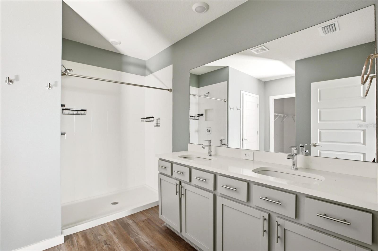 STAR FARMS PH IV SUBPH D & E - Residential
