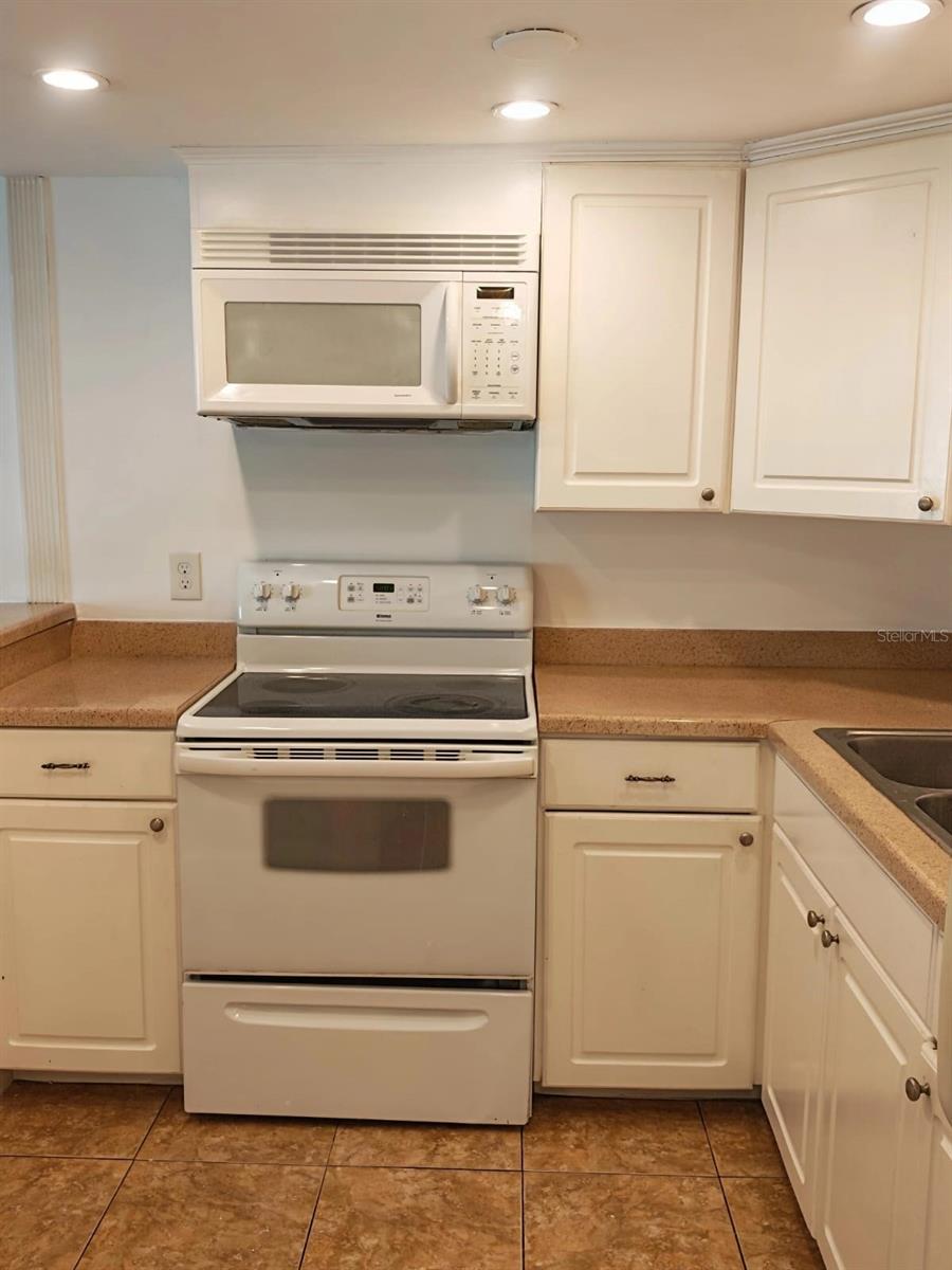 THE TAMPA RACQUET CLUB A CONDO - Residential