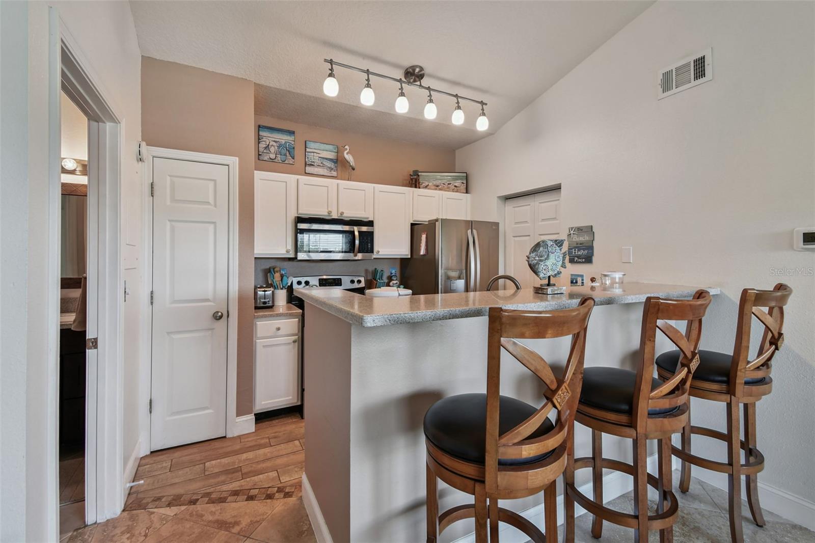 BEACHWAY CONDOS - Residential